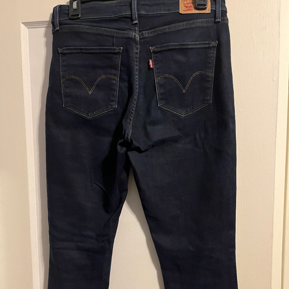 Dark blue women’s Levis
